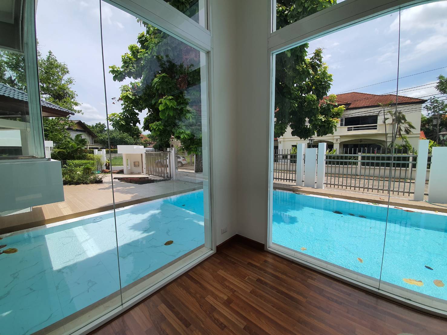 4-5 Bedrroom house for rent Nichada Thani