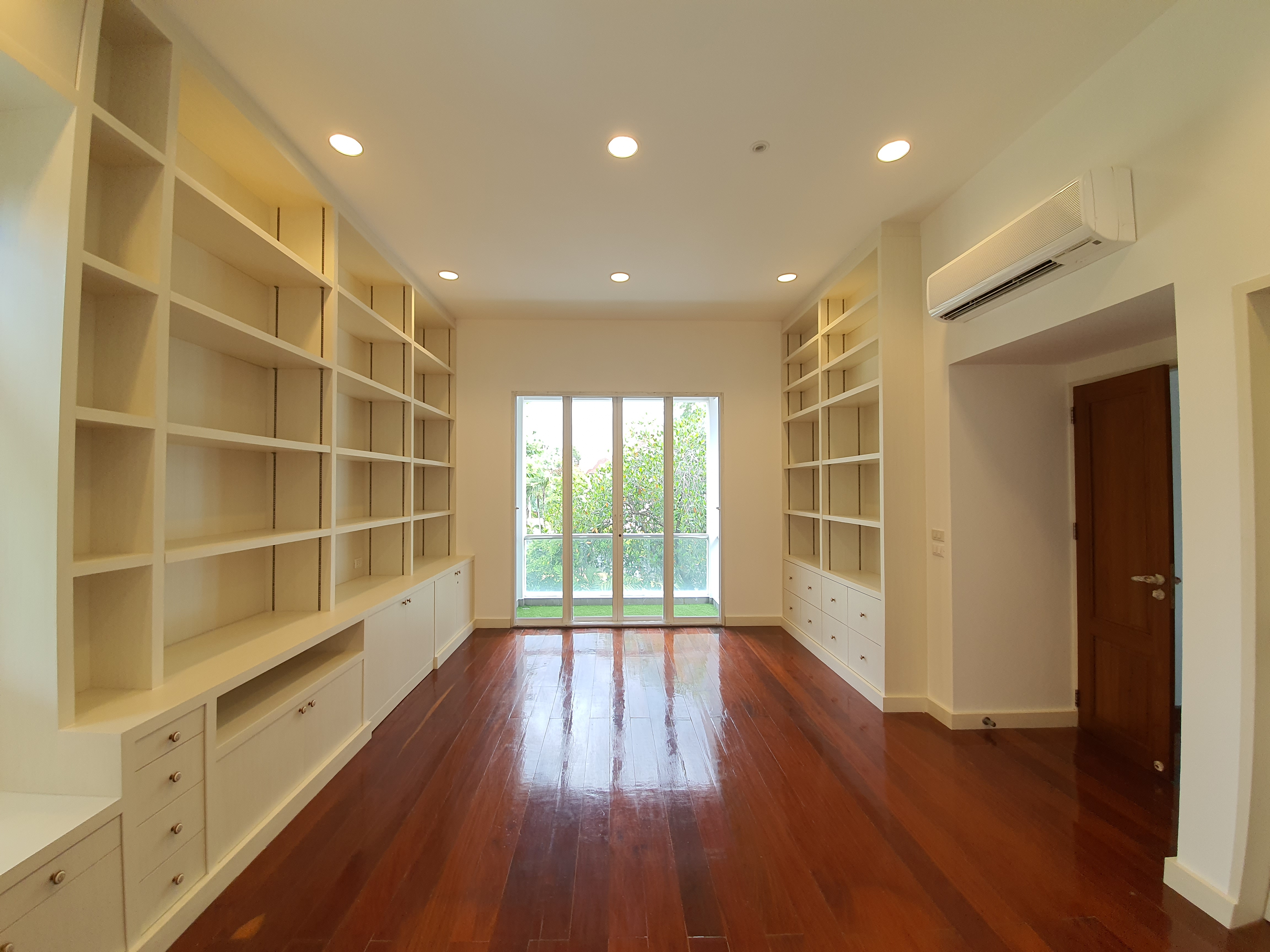 Nichada Thani House for rent